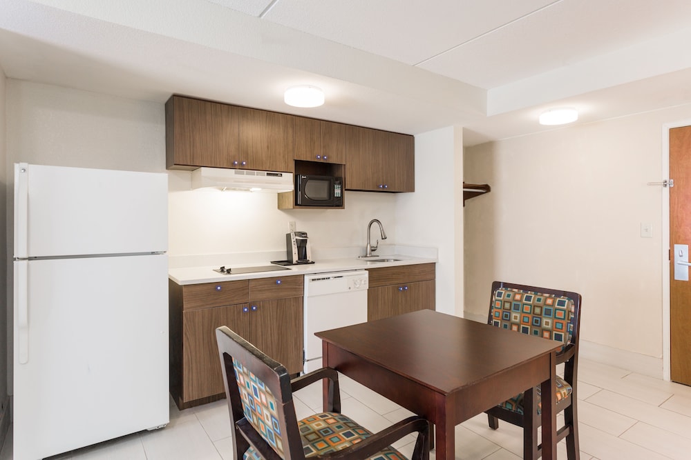 Holiday Inn Express Petersburg 58/70