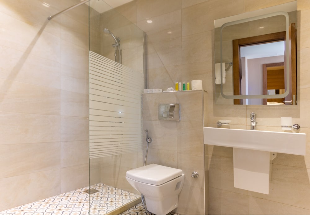 7th Star Hotel Suites 25/28