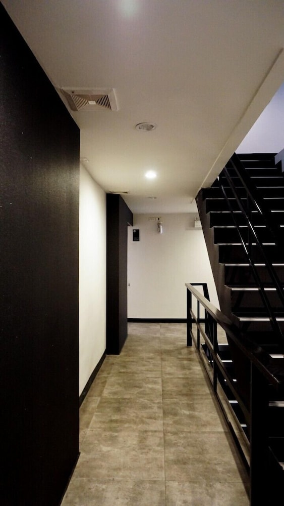 B-Black Residence 36/48