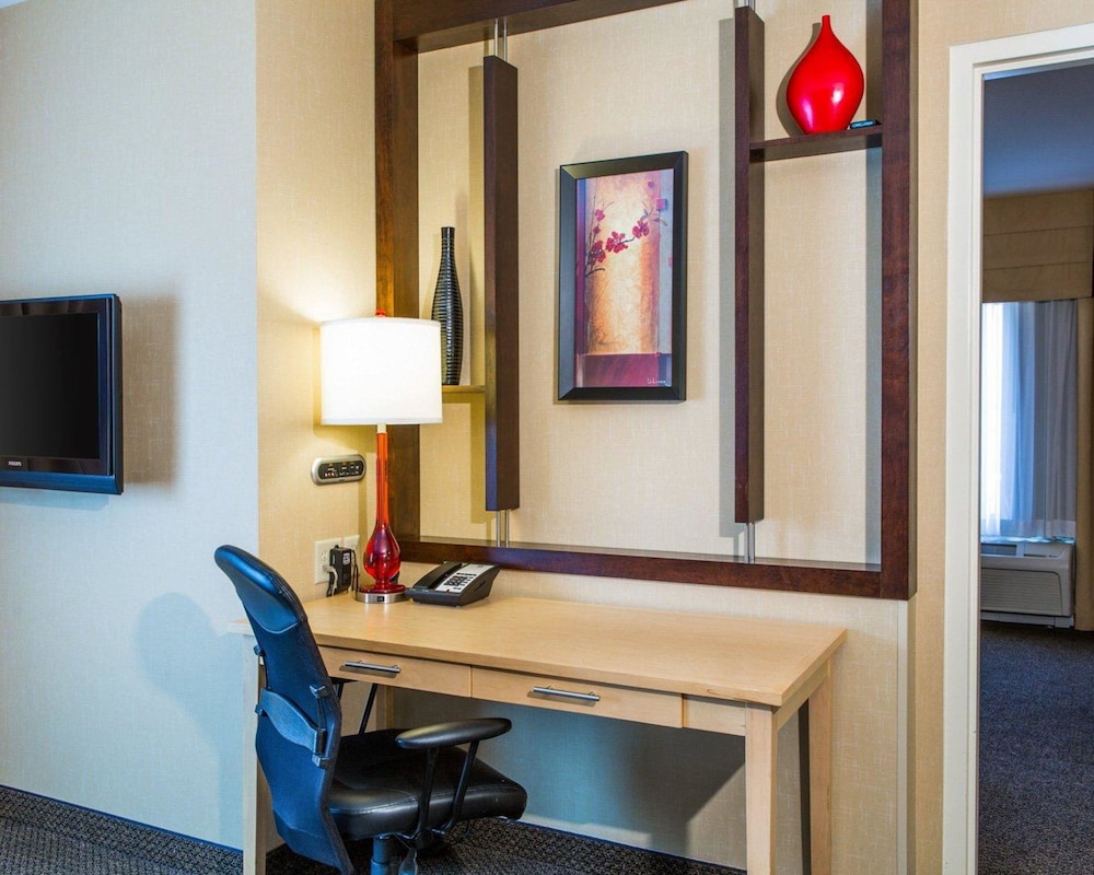 Cambria Hotel Madison East 37/41