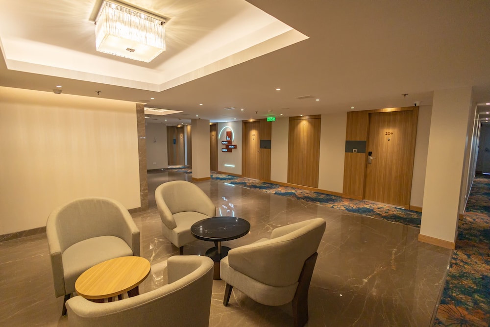 Golden Tulip Bhopal 36/50