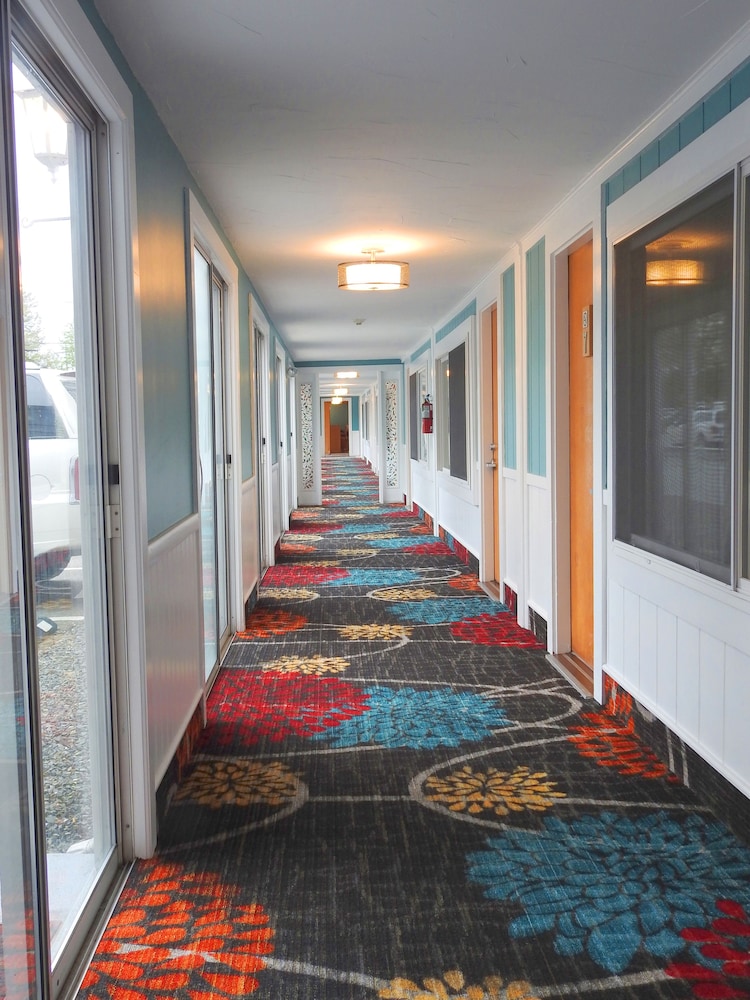 Seacoast Inn 8/36