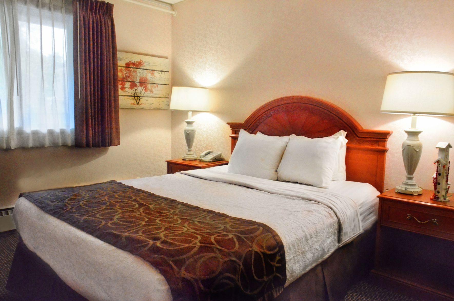 Room, Murphy Bed, Queen Bed