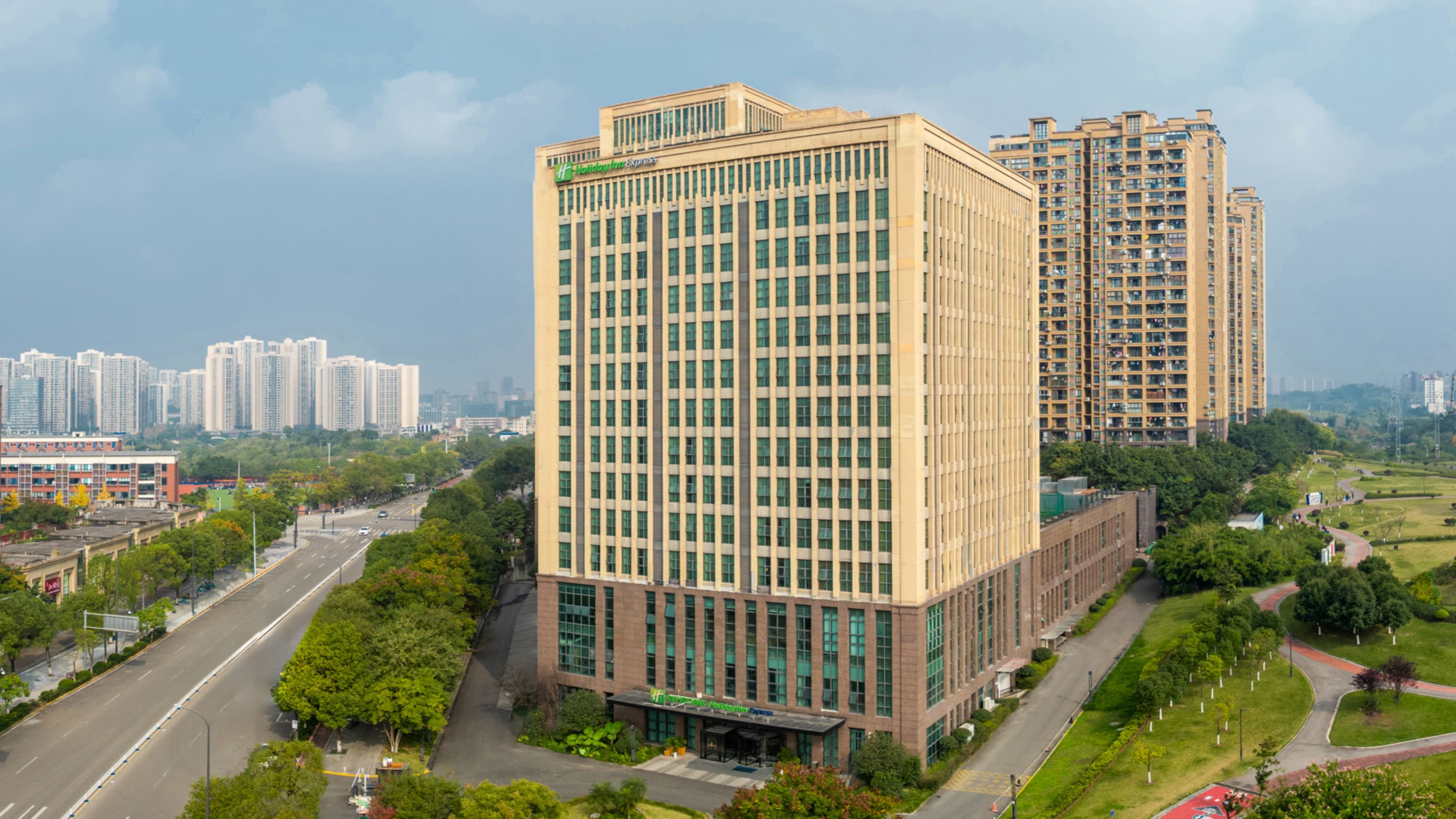 Holiday Inn Express Chongqing University Town 7/55