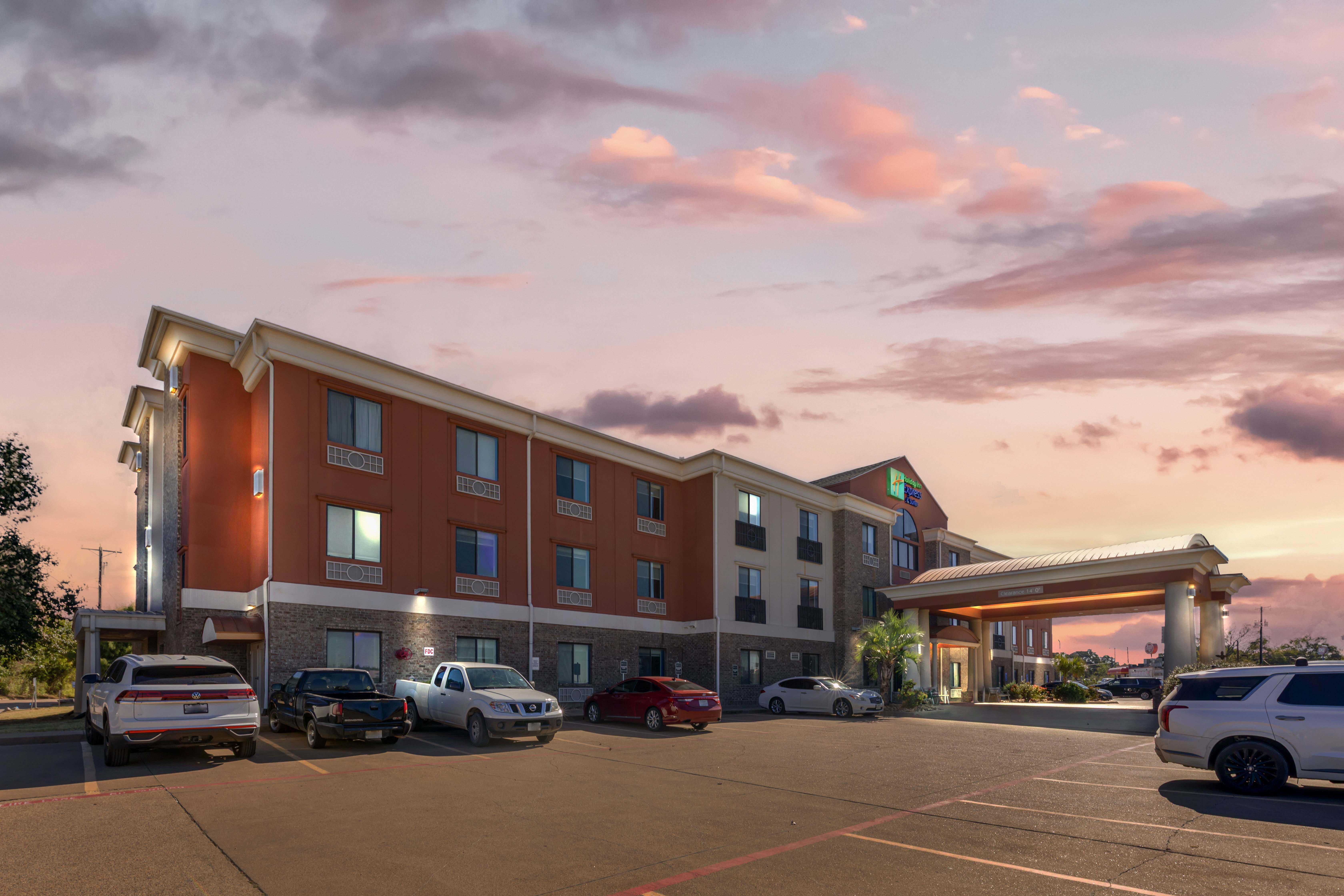 Holiday Inn Express Hotel Suites Fairfield North 59/63