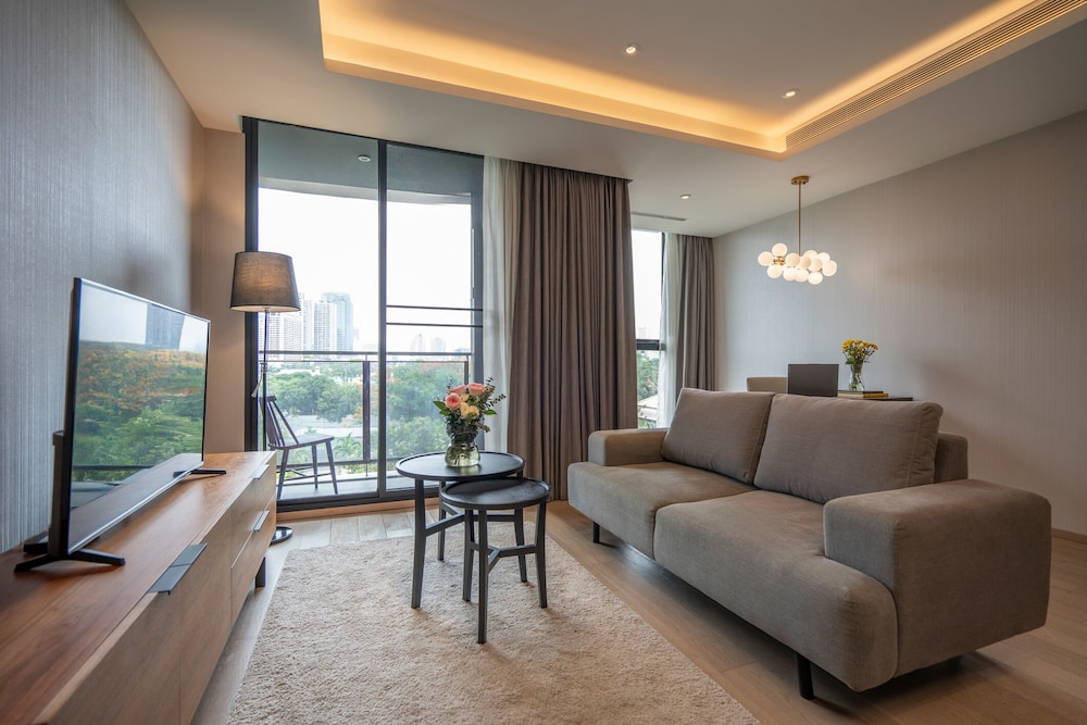 Walton Suites Sukhumvit 35/49