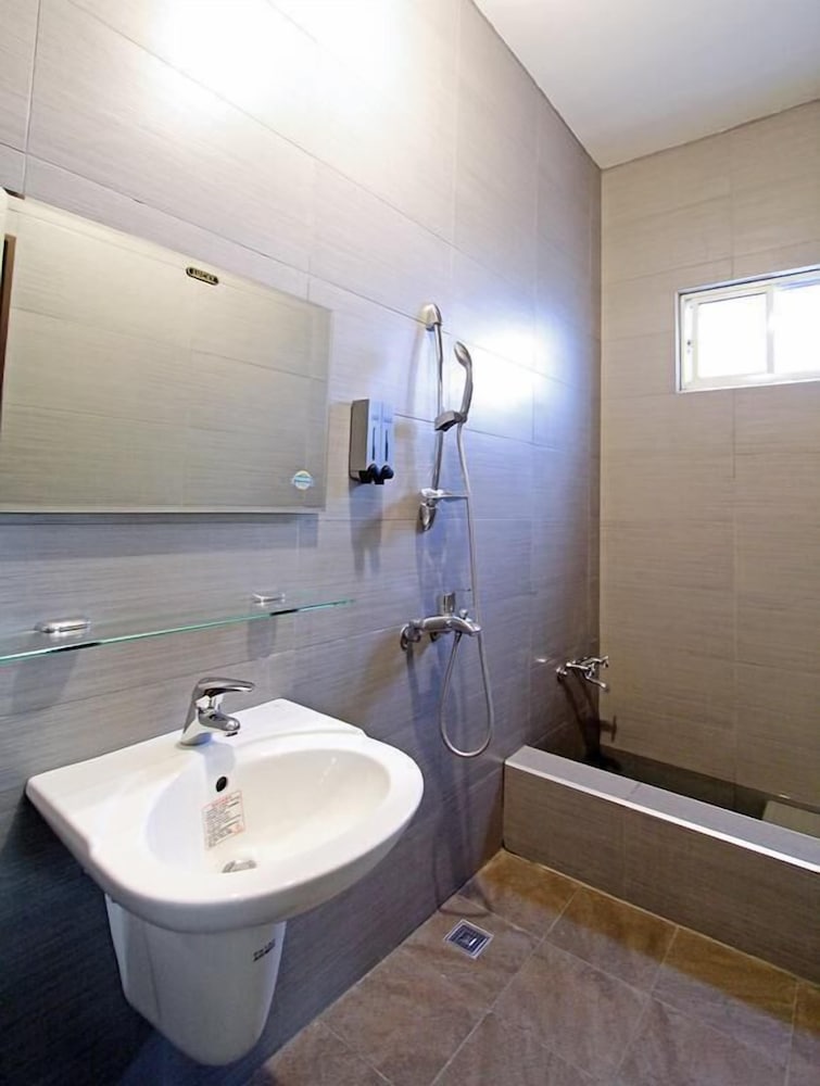 Cai Feng B&amp;B 34/37