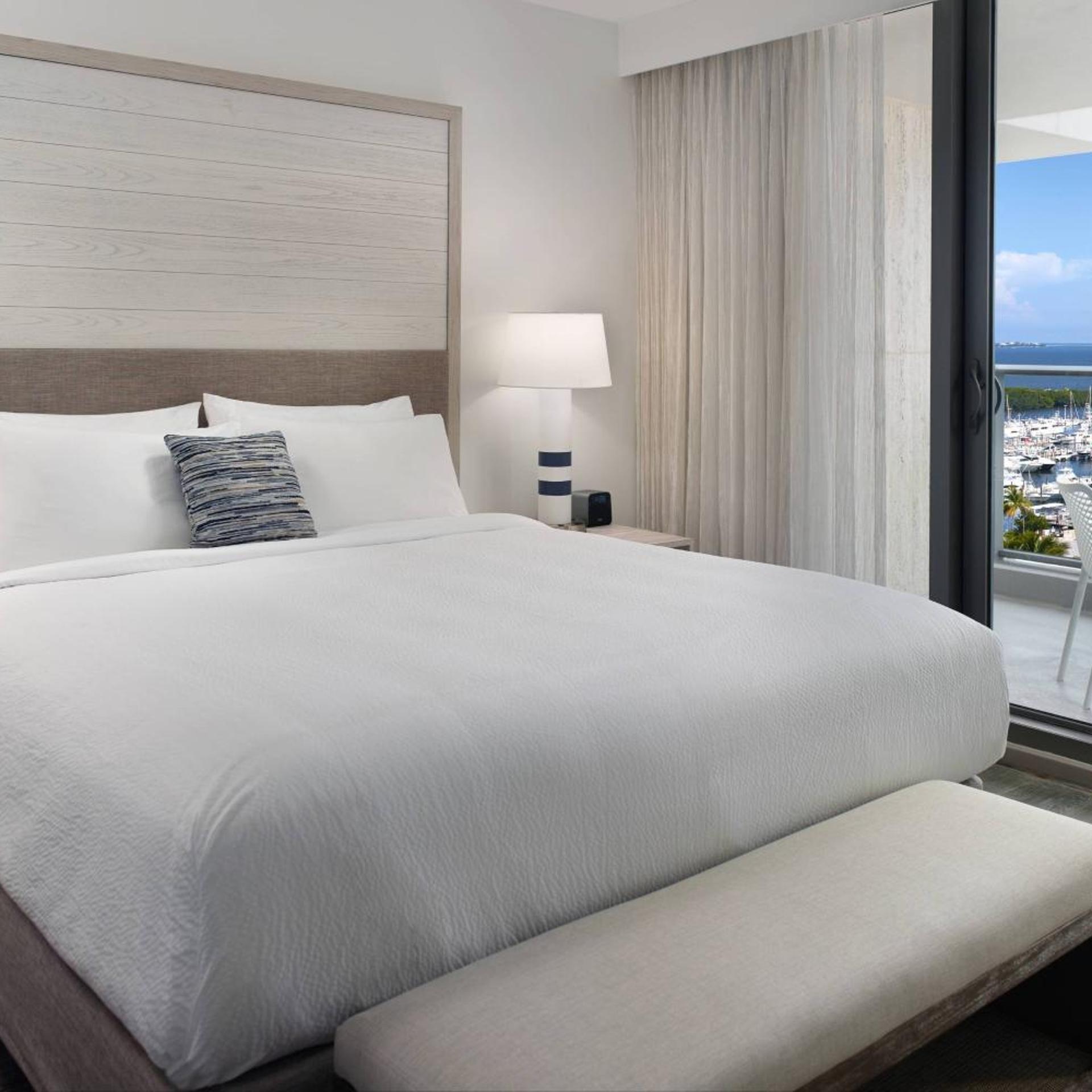 1 Bedroom, Suite, King Bed, Partial City View, Sofa, Accessible