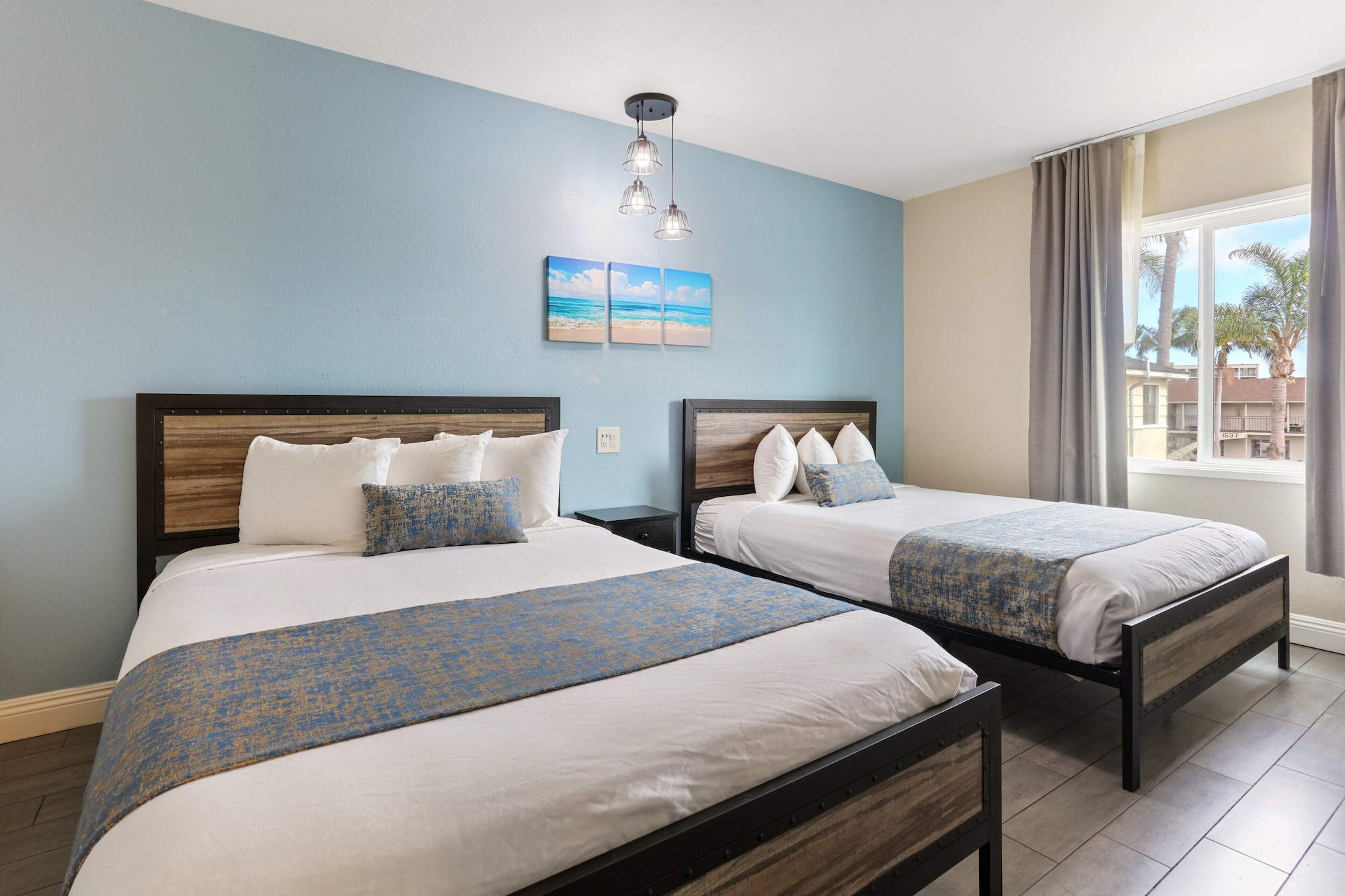 ROOM, DOUBLE BED
