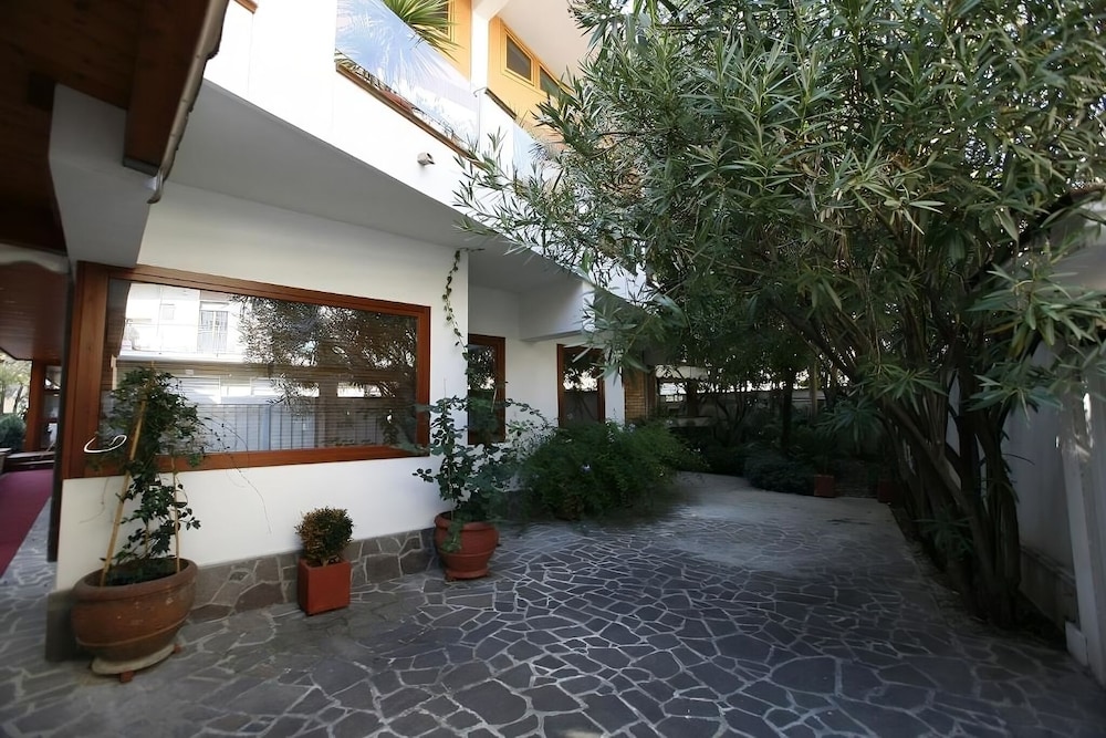 Gardenia Hotel 2/50
