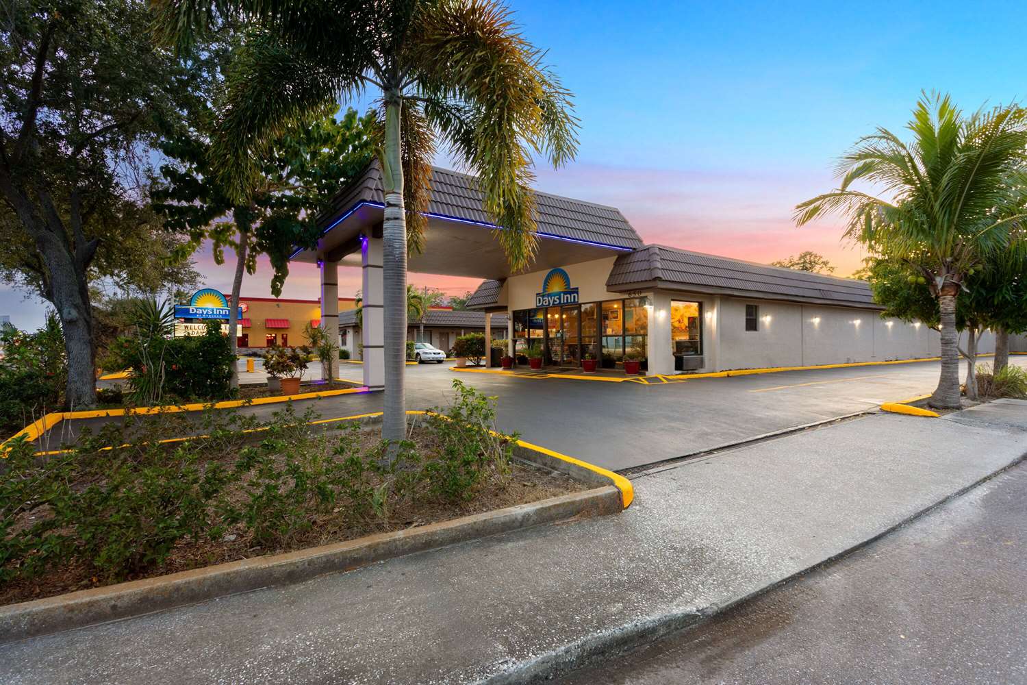 Days Inn by Wyndham St. Petersburg Central 15/23