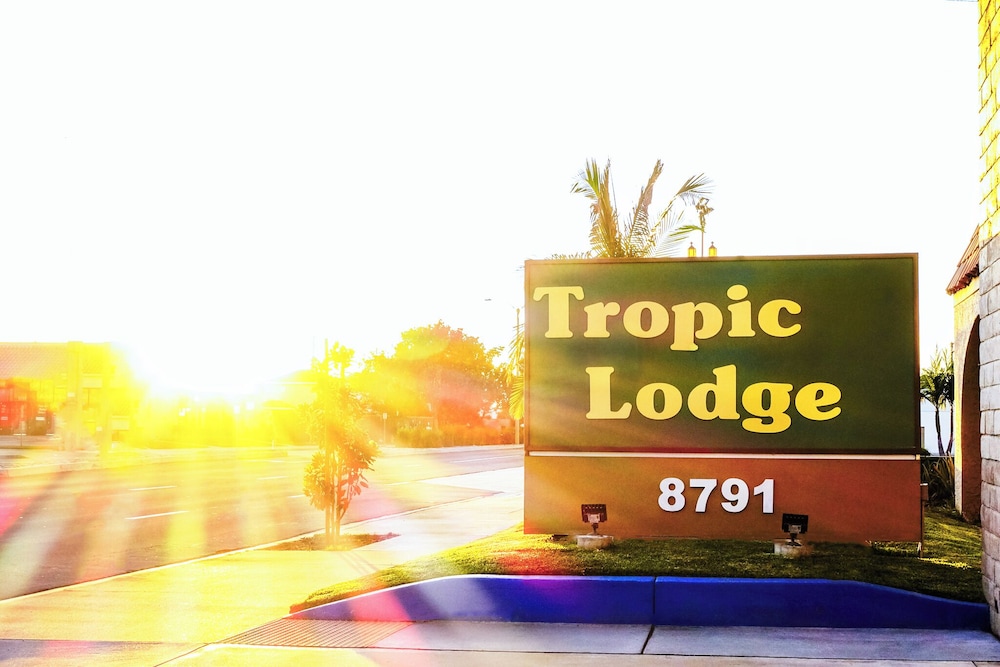 Tropic Lodge 21/50