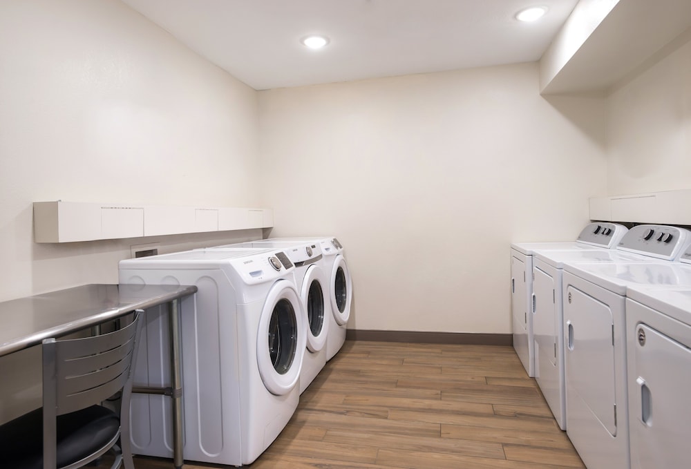 Candlewood Suites Lake Charles-Sulphur 26/30