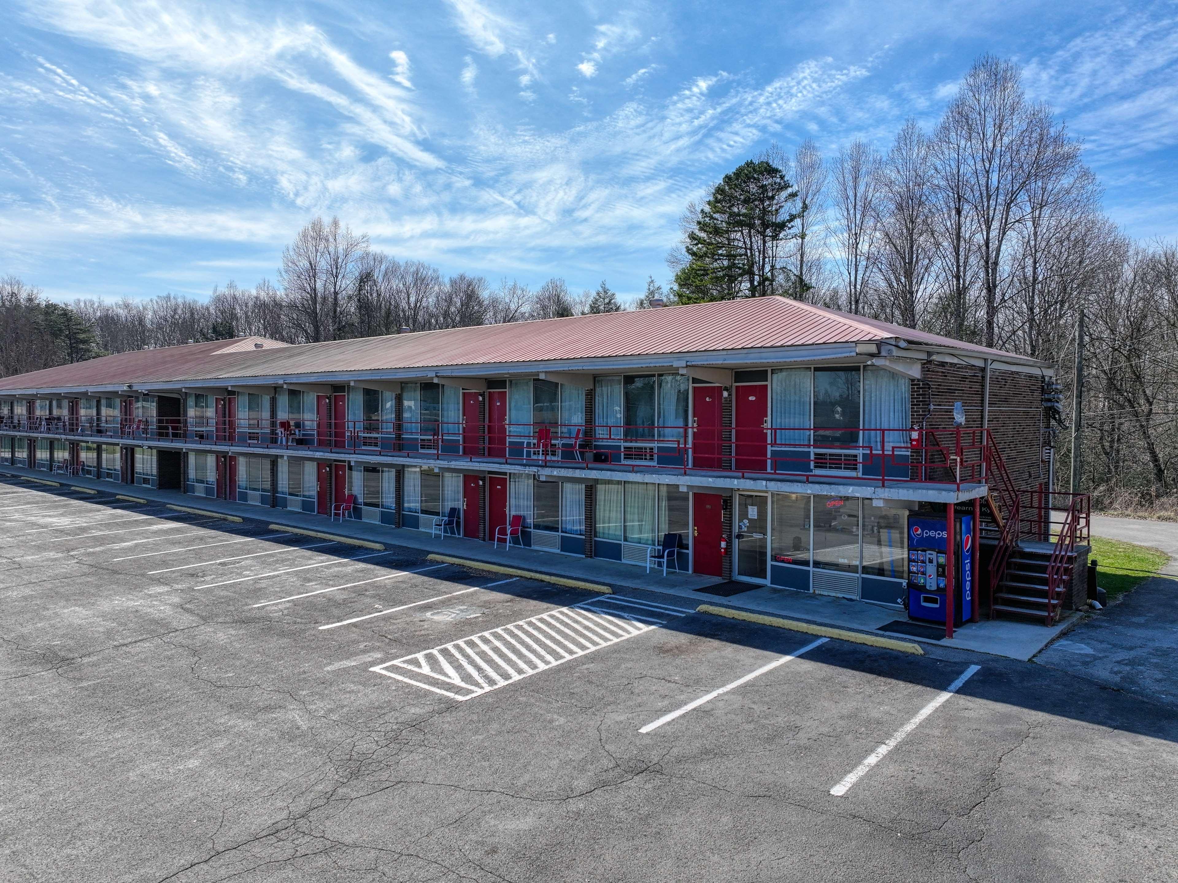 Hotel Whitely City Hwy 27 KY 3/48