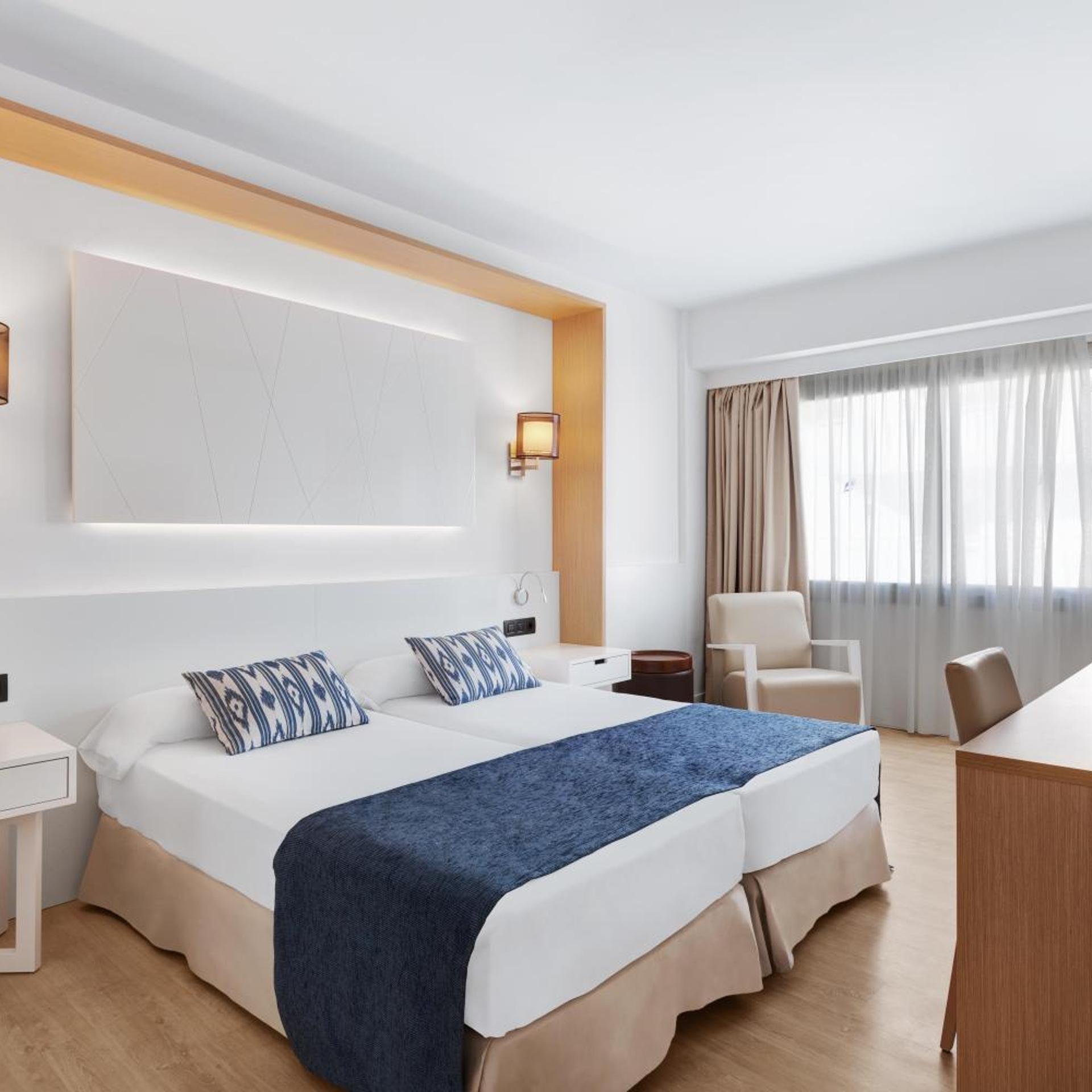Room, Double or Twin Bed