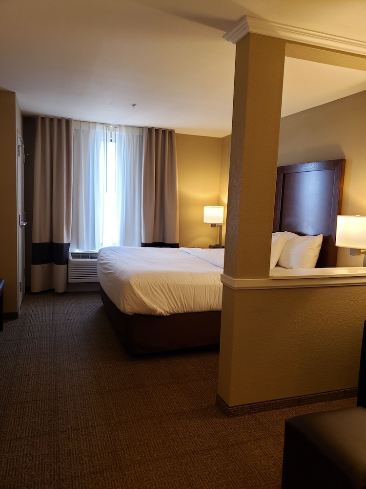 Comfort Inn & Suites Sidney I-80 2/49