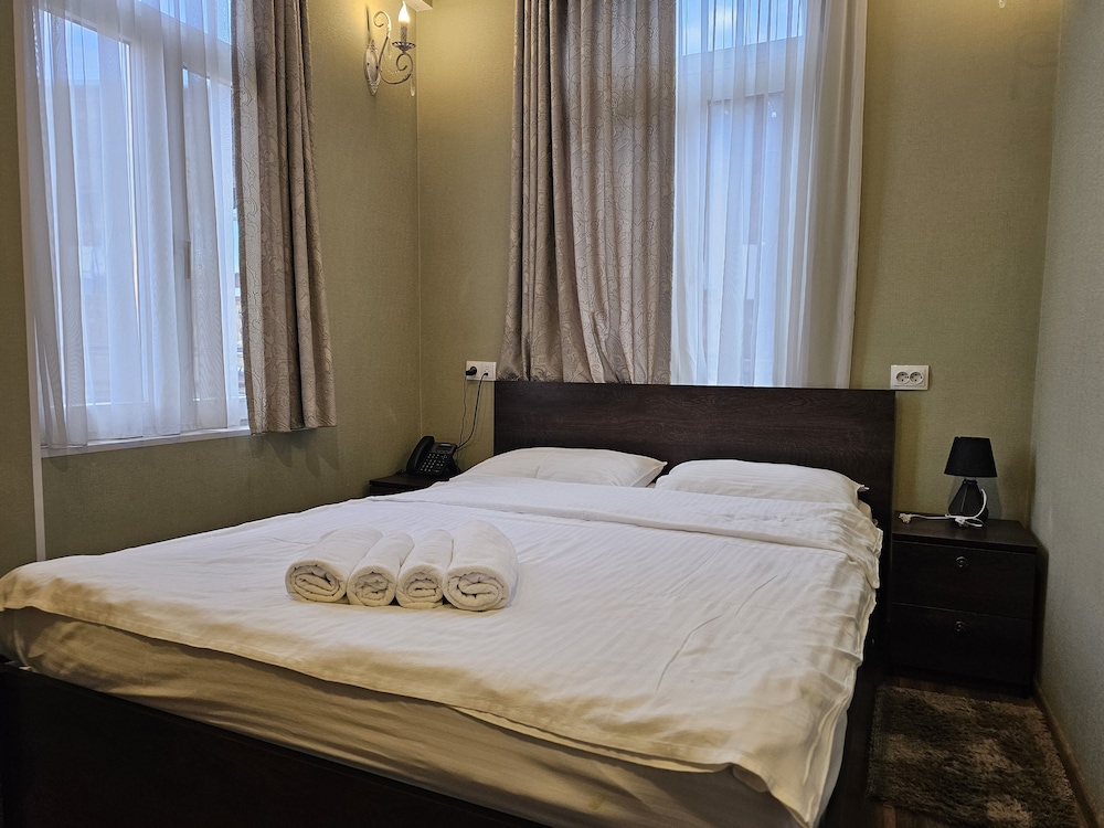 Hotel Iveria 7/50