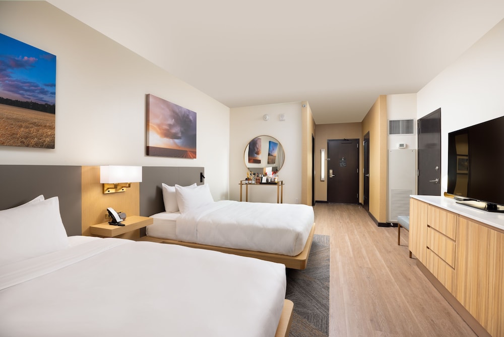 DELUXE, 2 DOUBLE BEDS