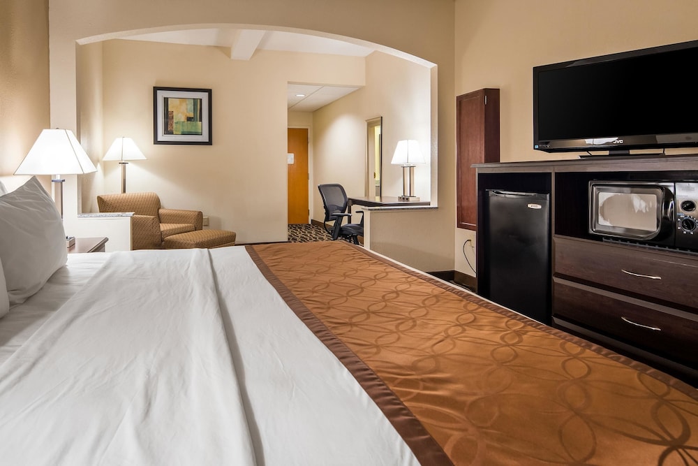 Quality Inn and Suites Southport 18/36