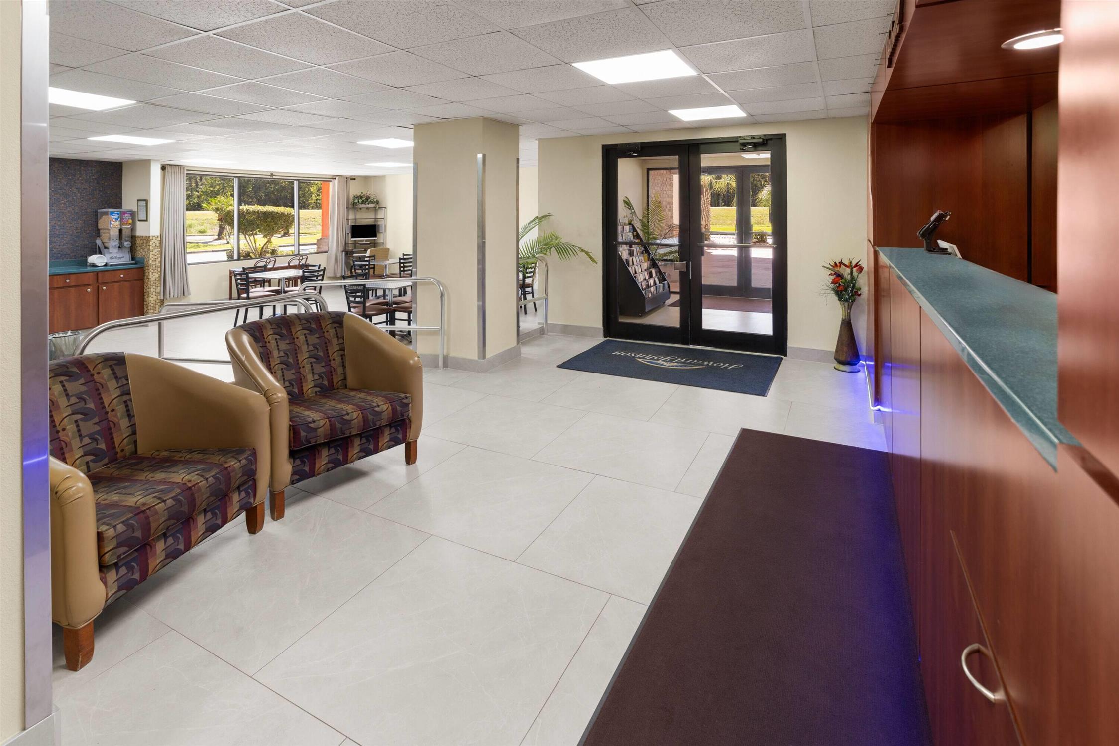 Howard Johnson by Wyndham Savannah GA 15/27