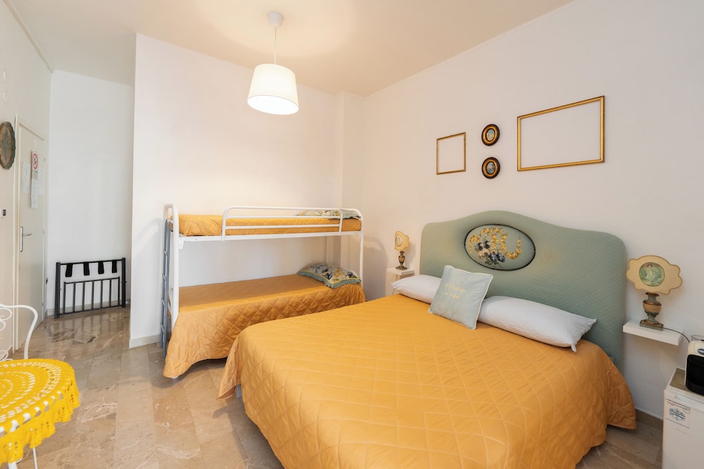 DELUXE, QUADRUPLE, 1 QUEEN AND 1 BUNK BED, TERRACE