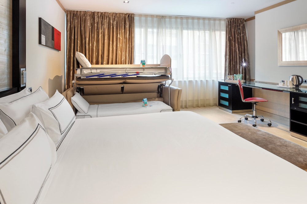 Family, Queen Bed, Melia Madrid Princesa Hotel 3/3