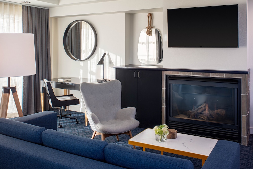 Rivers Edge Hotel Portland Tapestry Collection by Hilton 48/63