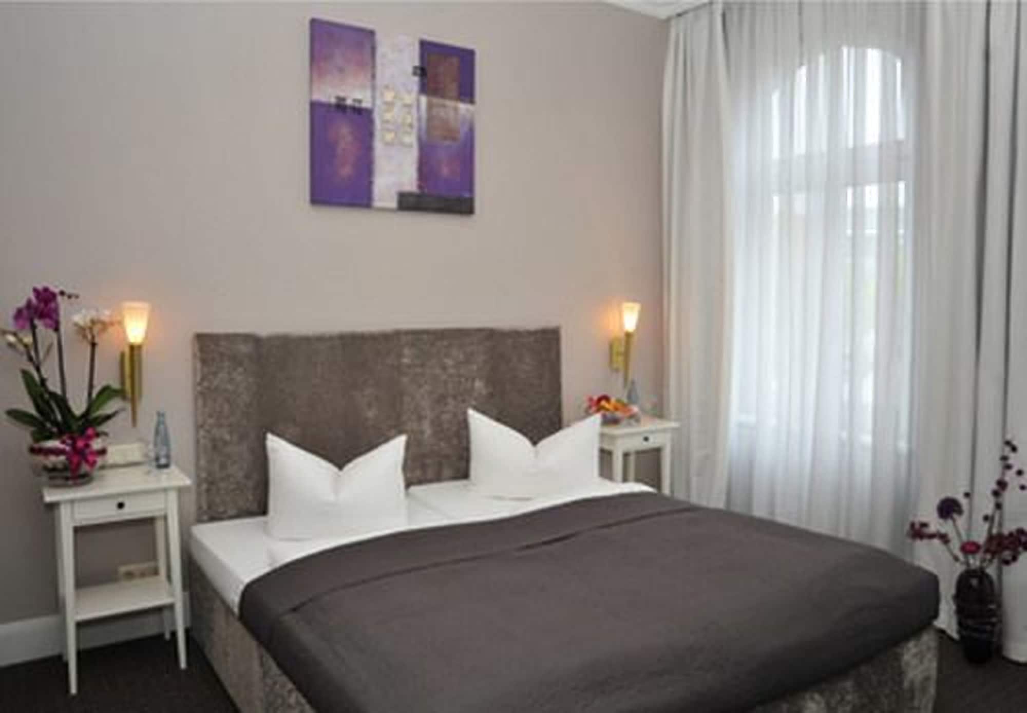 CLASSIC, SINGLE, DOUBLE BED