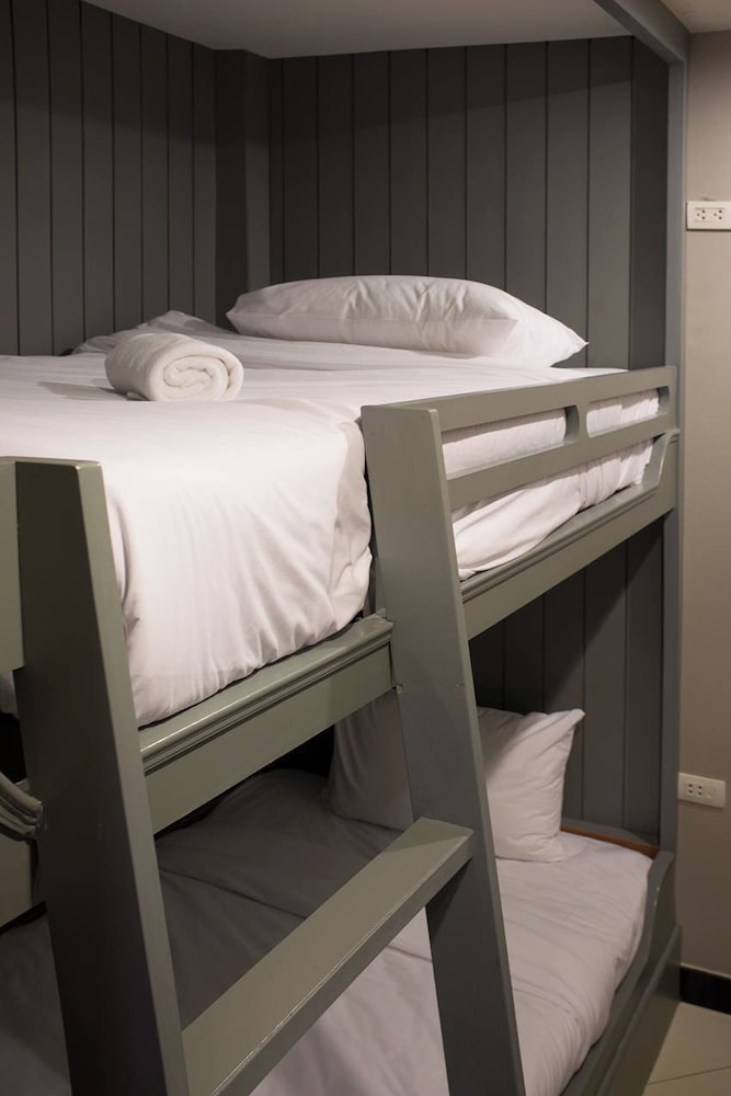 The Secret Service Bed And Breakfast 17/36
