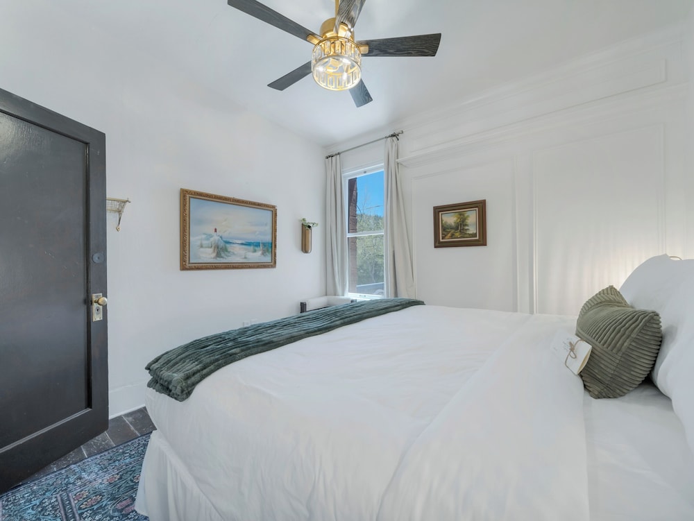 GRAND, FAMILY, SUITE