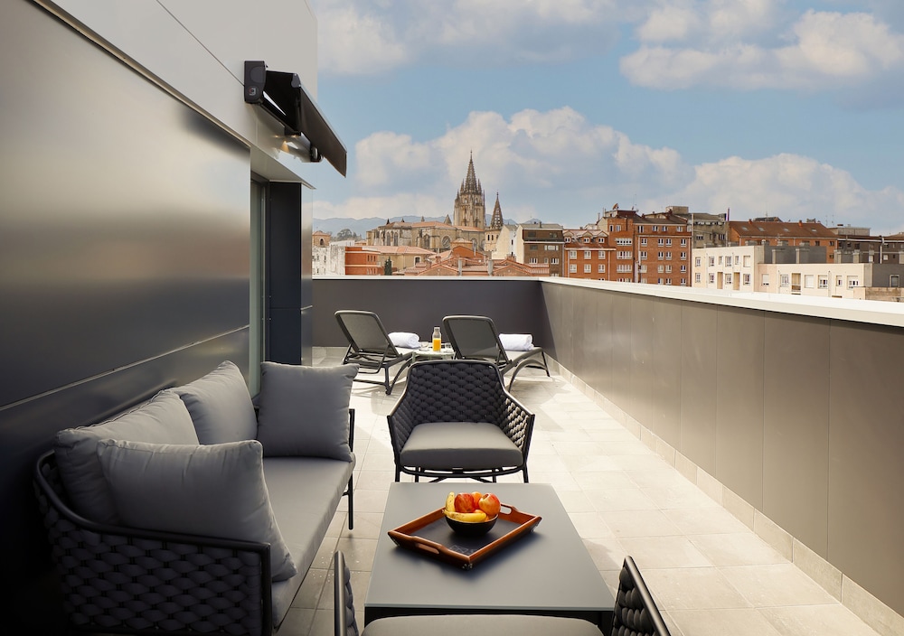 Nuvo Hotel Boutique 40/50