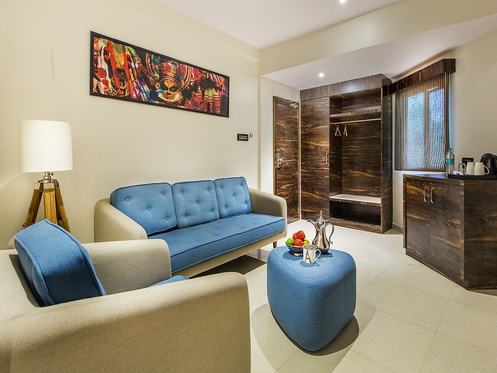 AURA ONE HOTEL 39/45