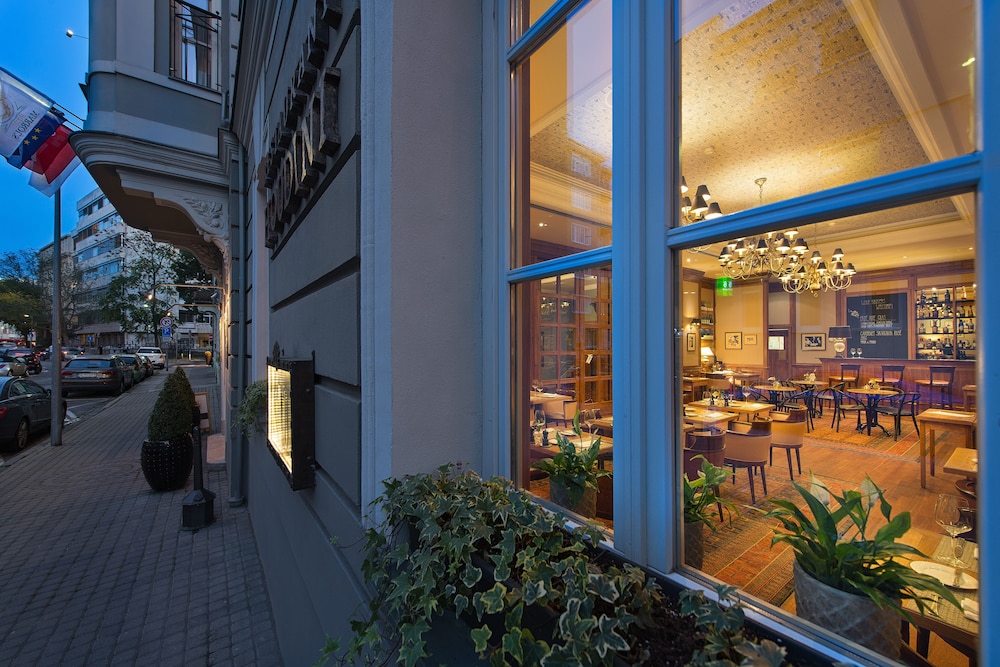 Marrol S Hotel 39/46