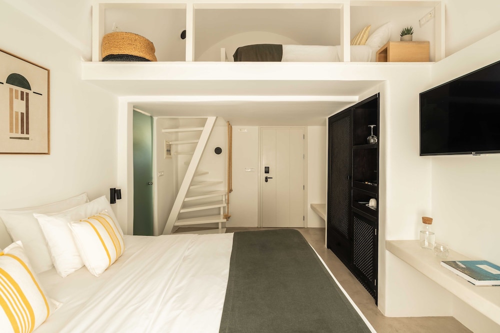 Deluxe, Quadruple, 2 Queen Beds, Caldera View