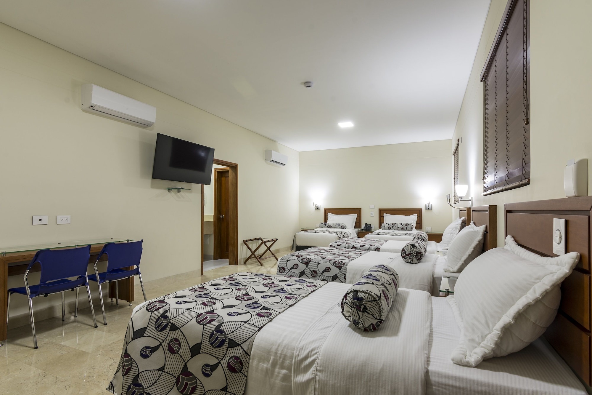 FAMILY, MULTIPLE BEDS, 2 BATHROOMS