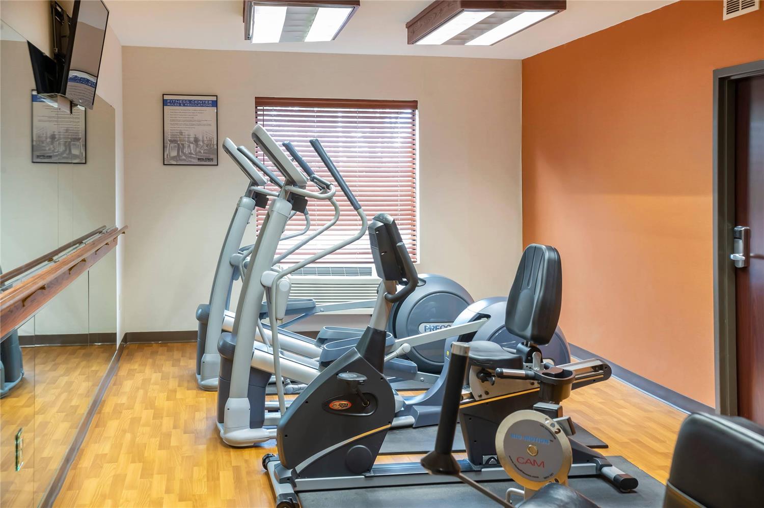 Comfort Suites Outlet Center 8/16