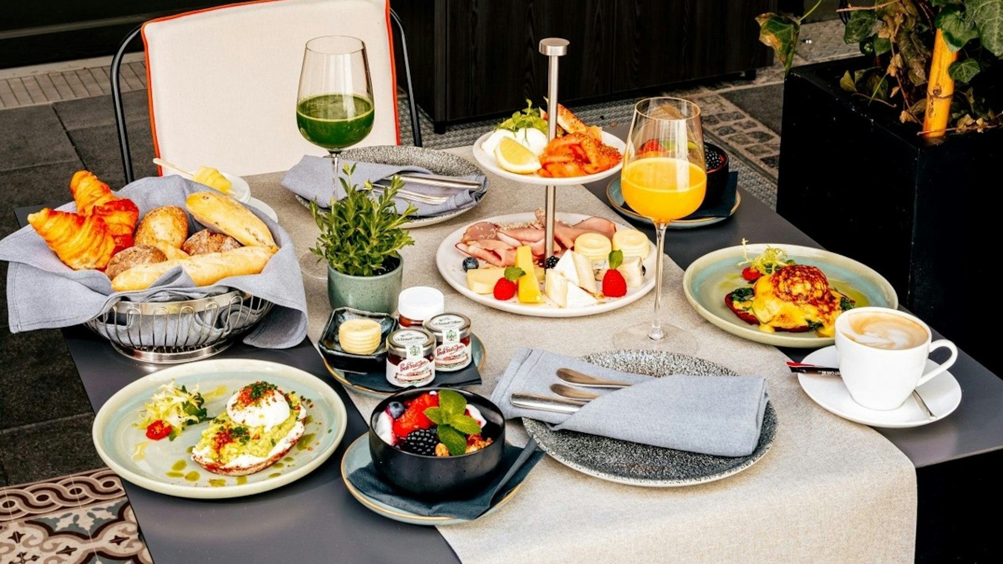 DO & CO Hotel Munchen 3/4