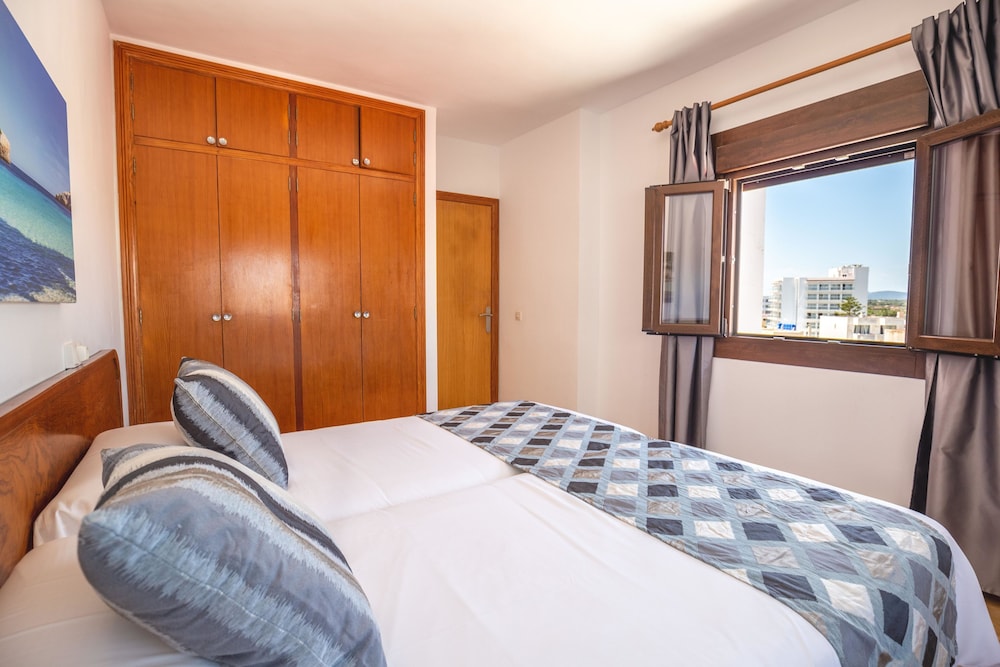 R2 Cala Millor Beach Apartment 17/50