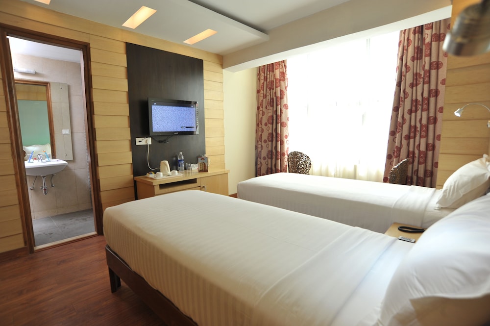 HOTEL EMARALD 5/27