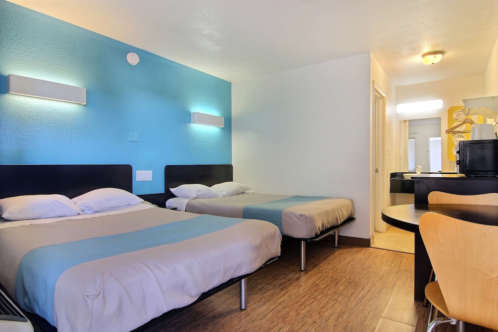 Motel6 Carlsbad, NM 19/47