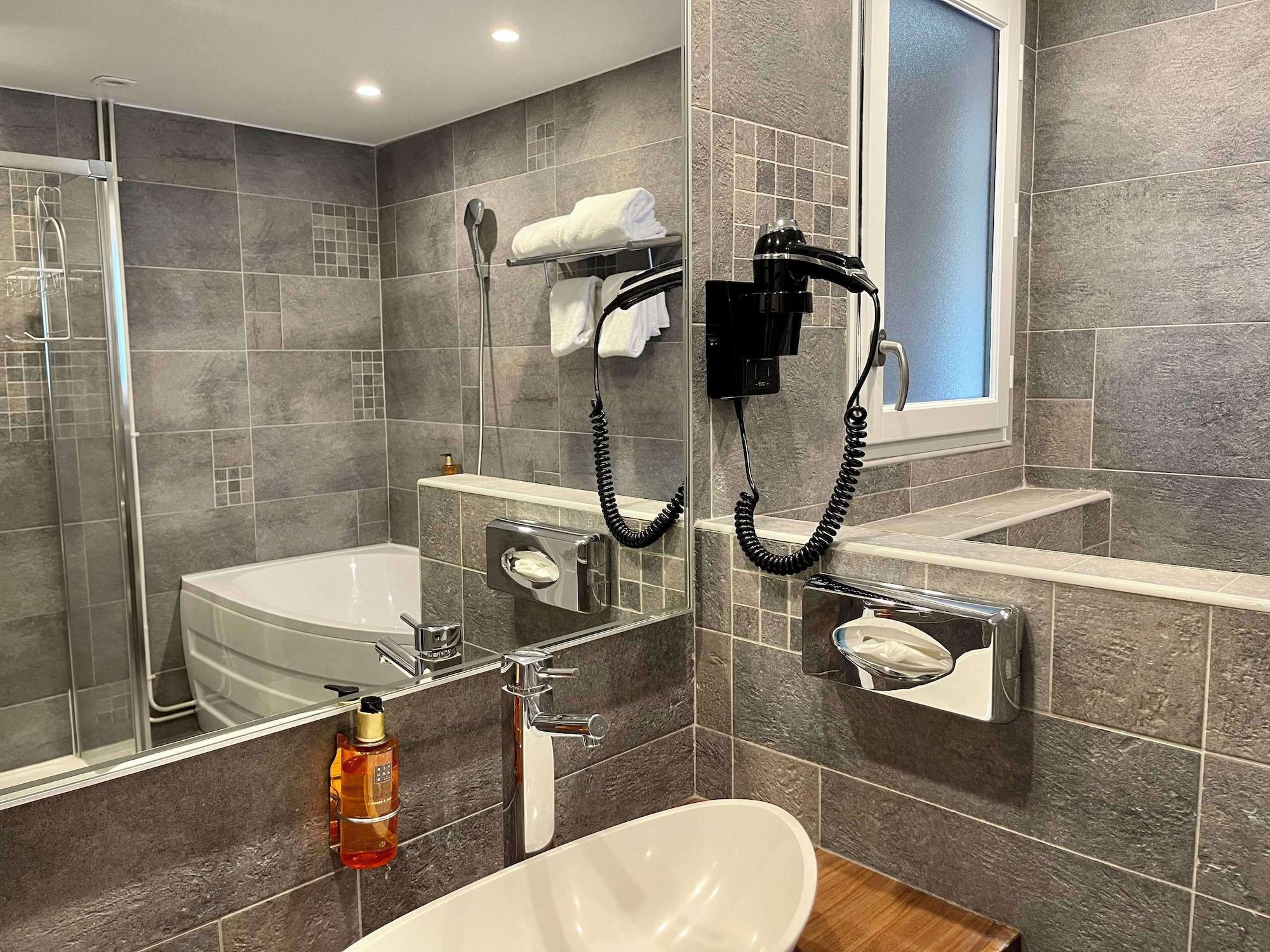 Deluxe, Multiple Beds، Best Western Hotel De France 4/5