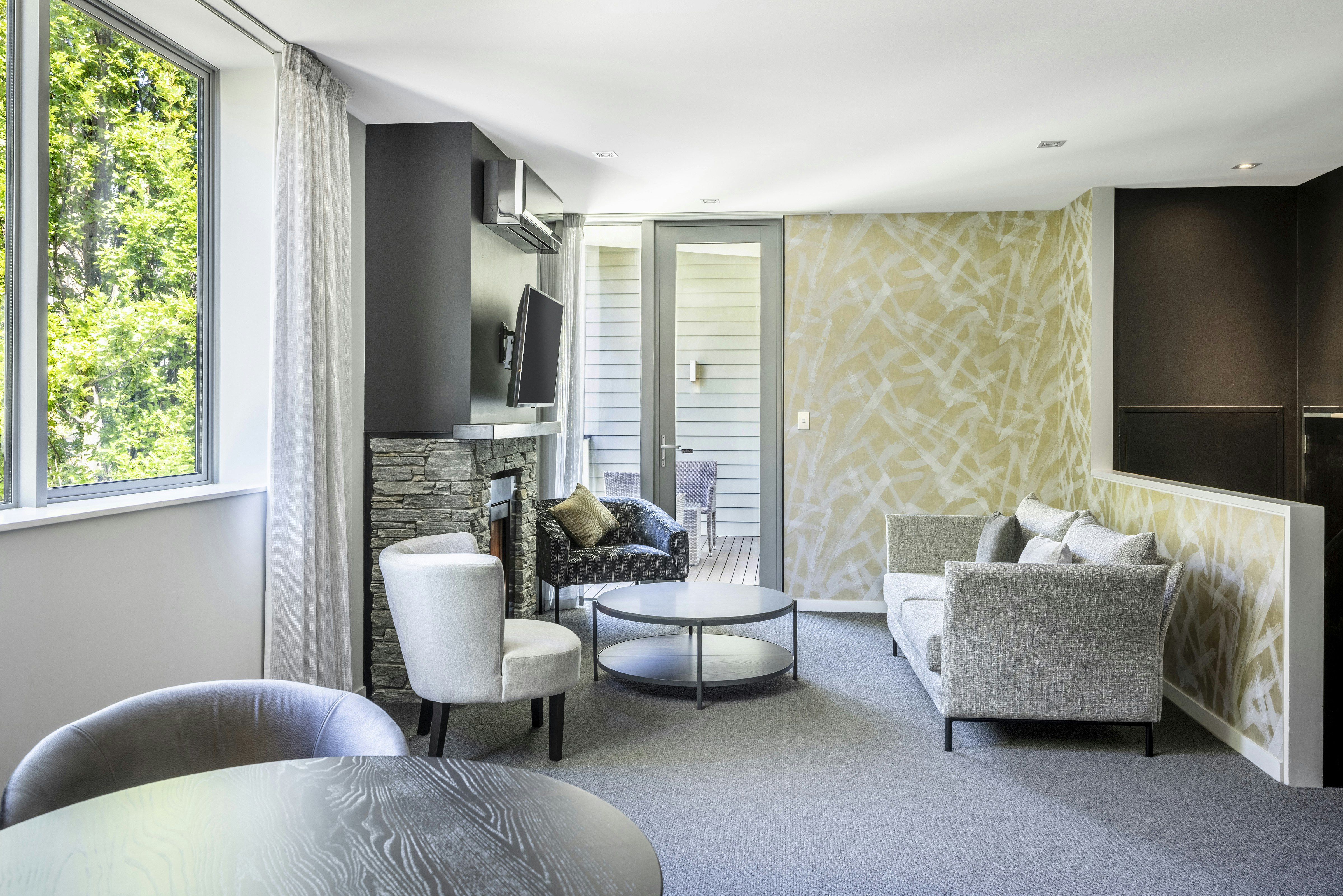 غرفة ديلوكس بإطلالة على البحيرة بغرفتي نوم، Hilton Queenstown Resort and Spa 4/10