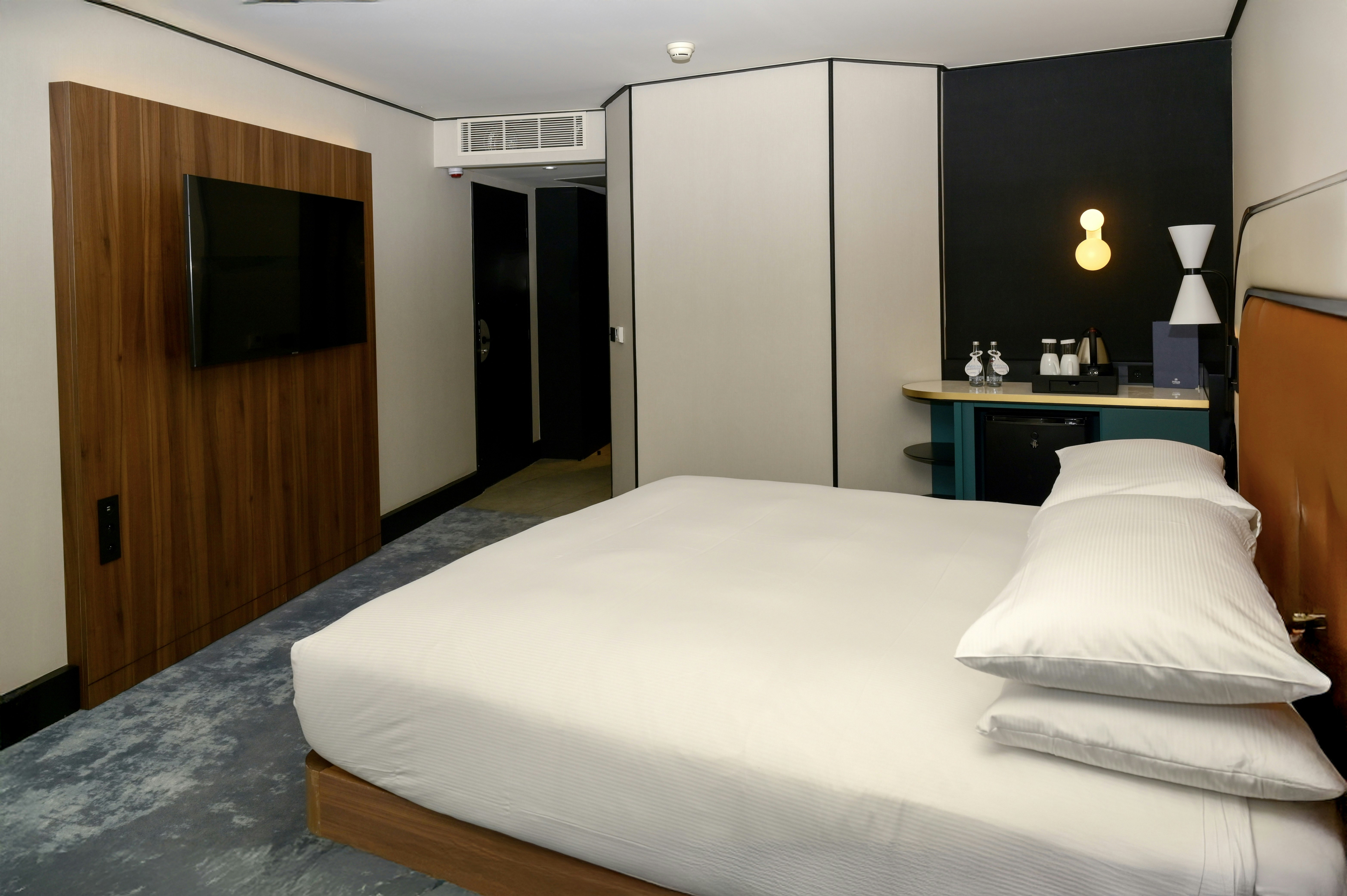 ROOM, ACCESSIBLE