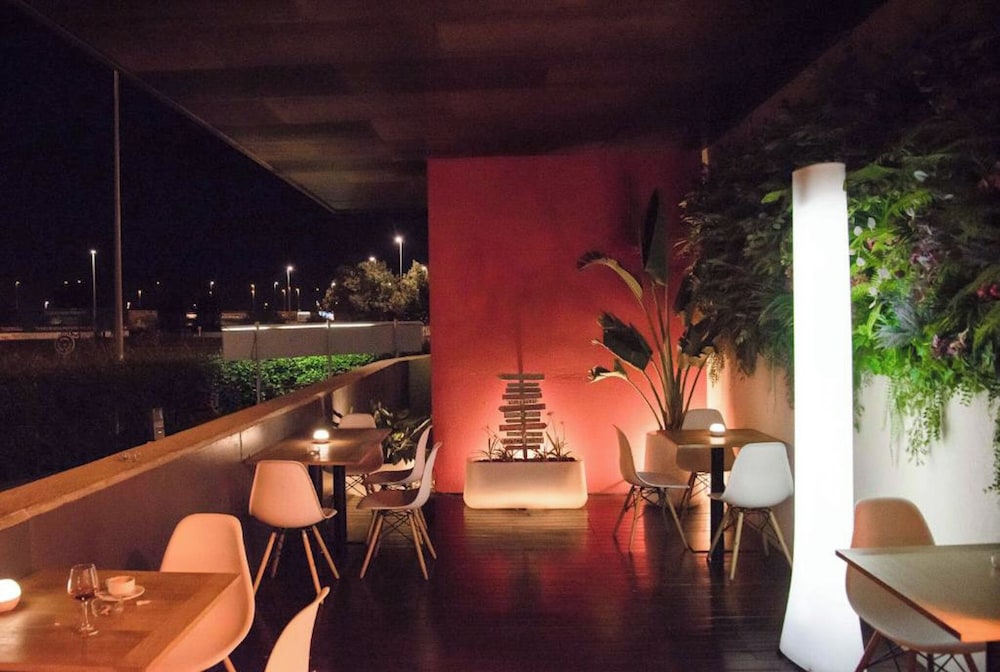 Travelodge BCN Cornella Fira 36/56