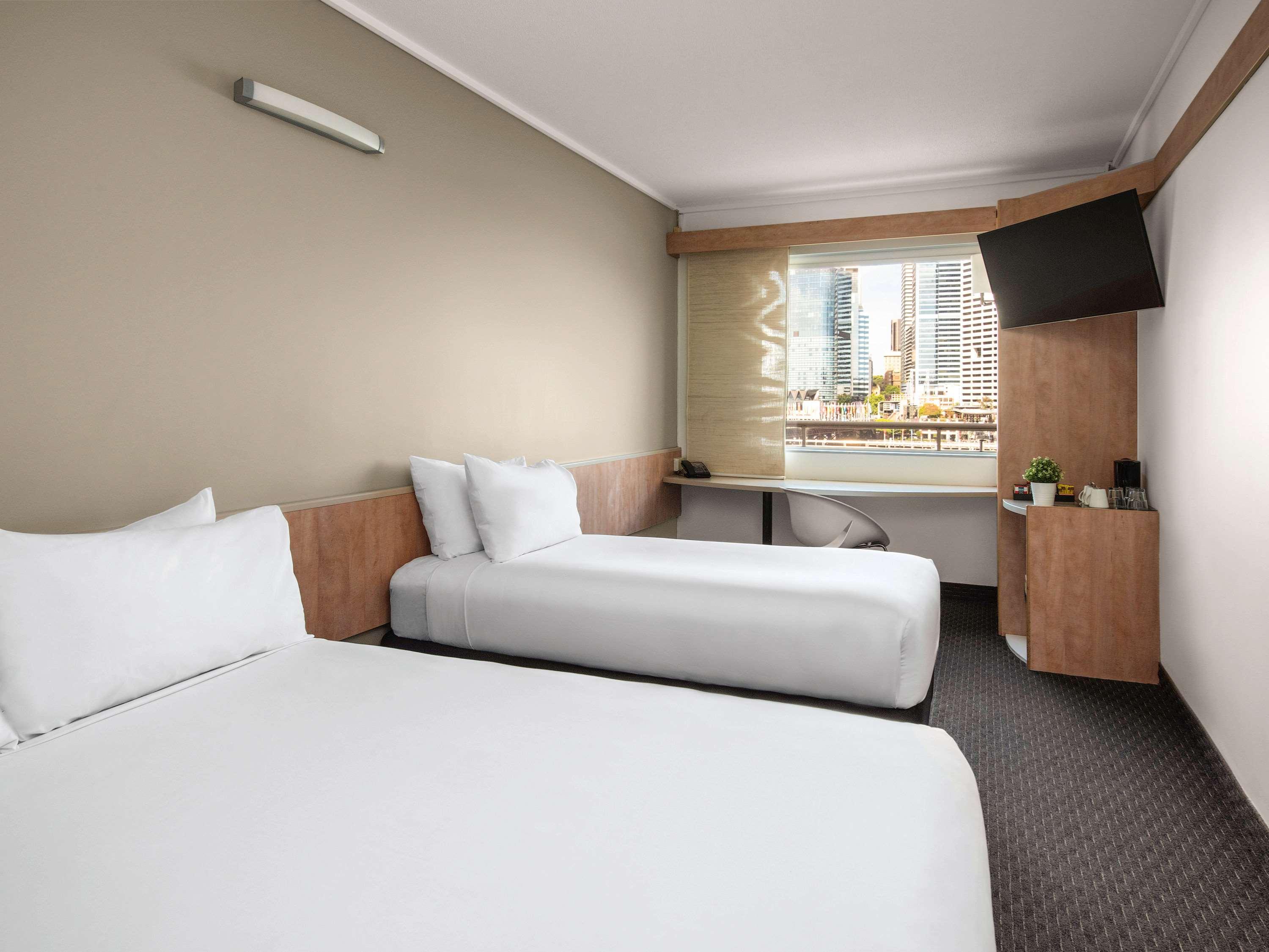SUPERIOR, TWIN BEDS, DARLING HARBOUR VIEW