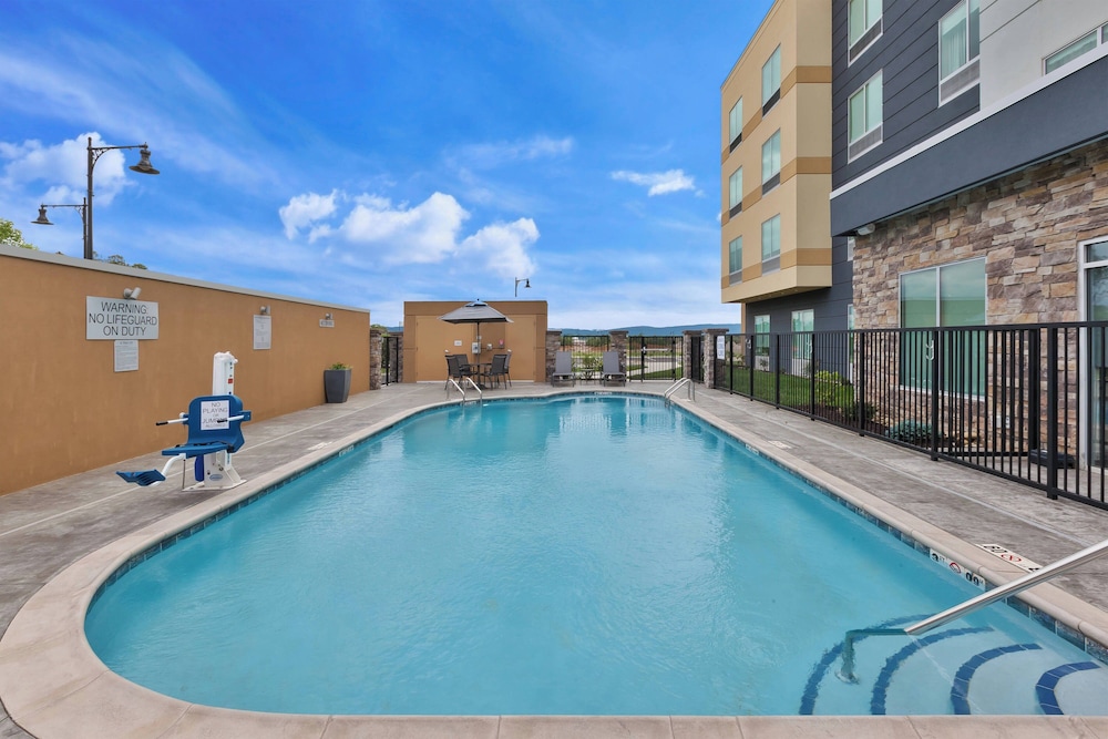 Fairfield Inn and Suites by Marriott Knoxville Airport Alcoa 34/39