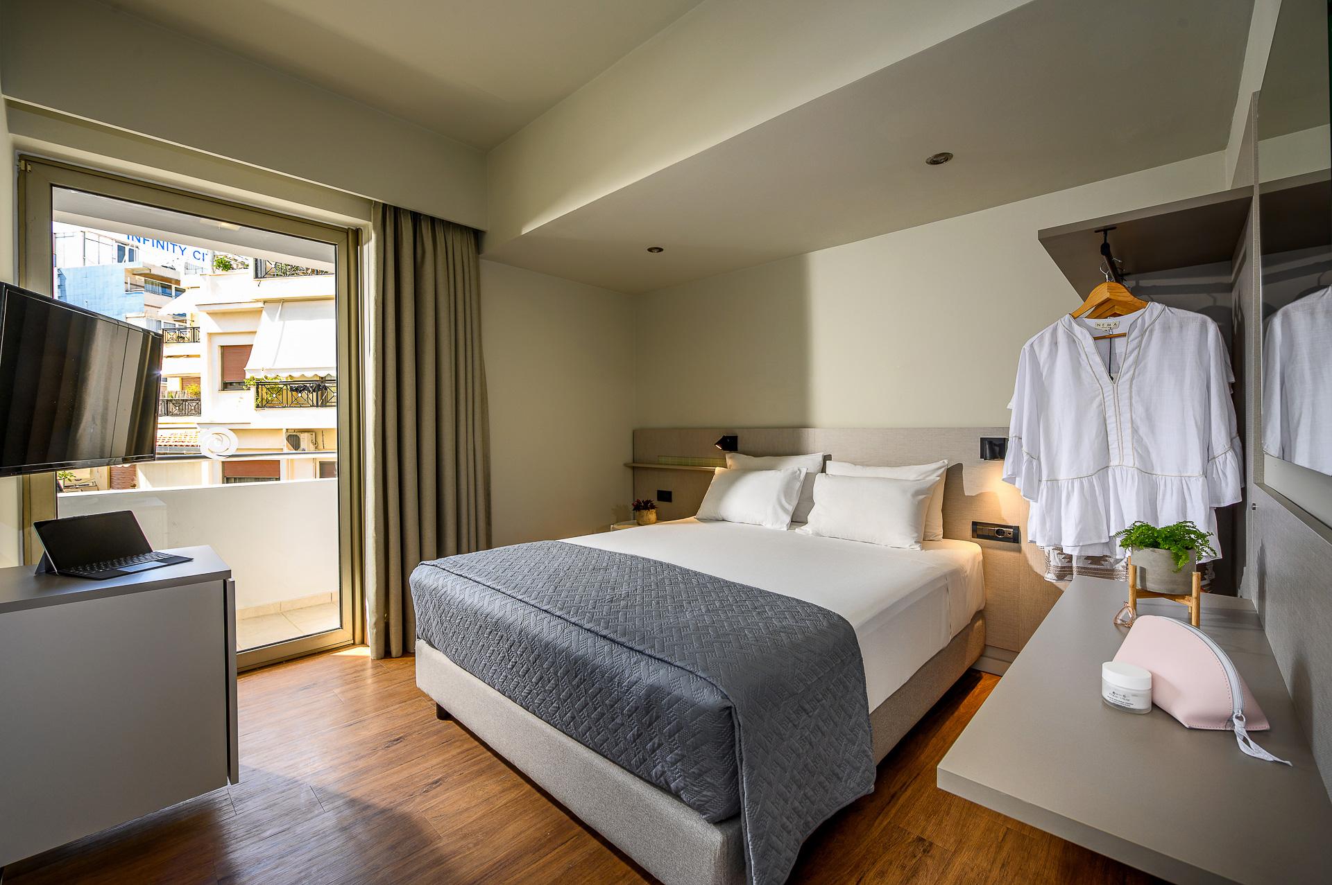 SINGLE ROOM