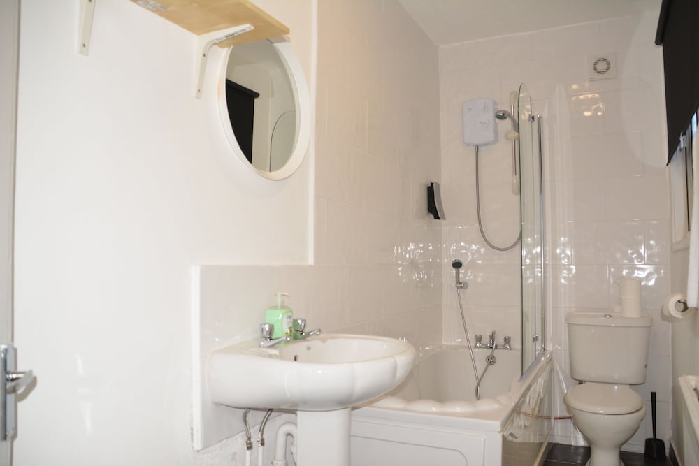 Bow Guest House 50/51
