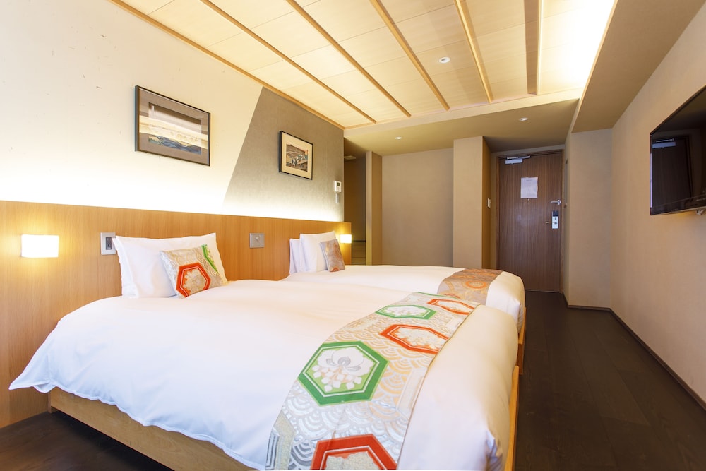 COMFORT, TWIN BEDS