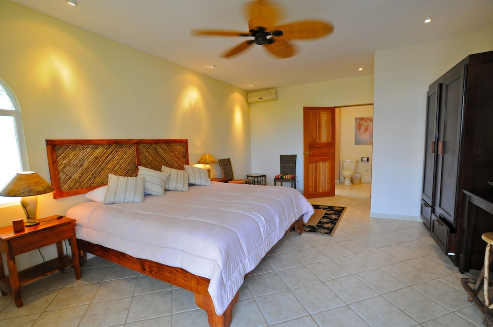 Cocomar Beachfront Hotel Island Resort 25/65